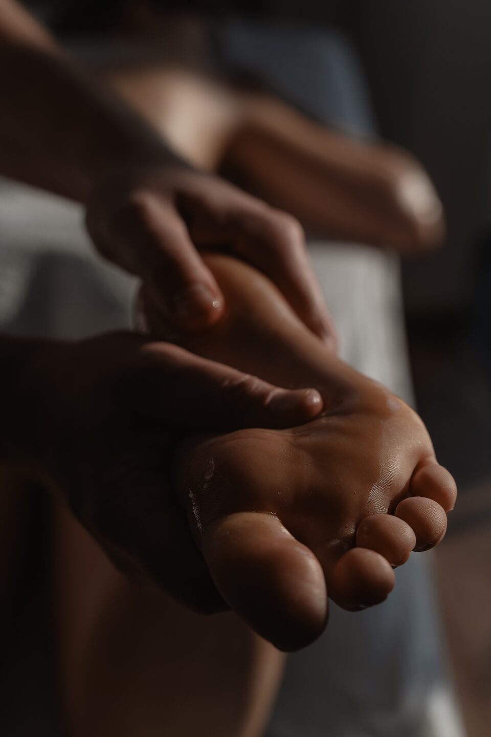 рефлекторный массаж стоп — проработка точек Казань