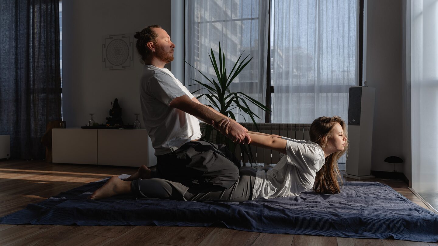 традиционный тайский массаж в Казани на мате без масла в одежде